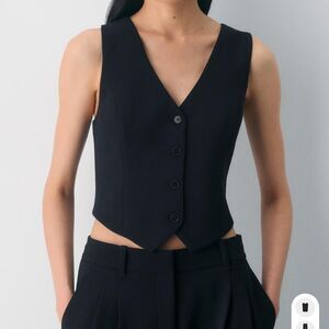 Aritzia Women's Black Vest